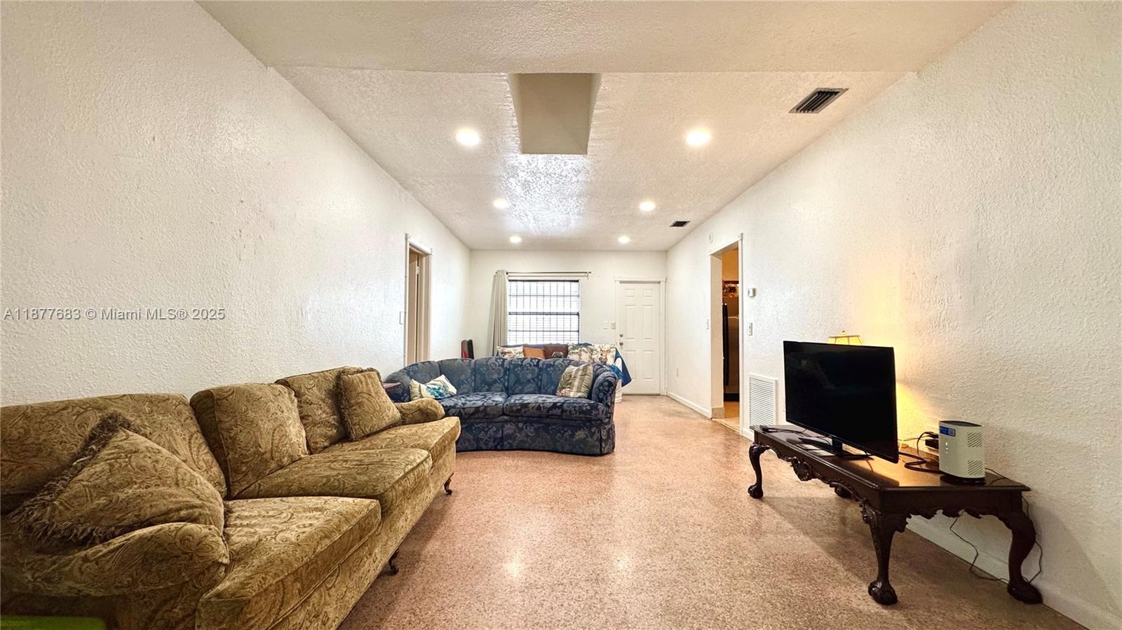 2243 Calais Dr 3