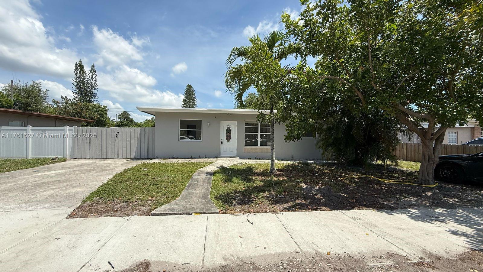 Property for Sale at 5621 Cleveland St, Hollywood, Broward County, Florida - Bedrooms: 3 
Bathrooms: 2  - $460,000