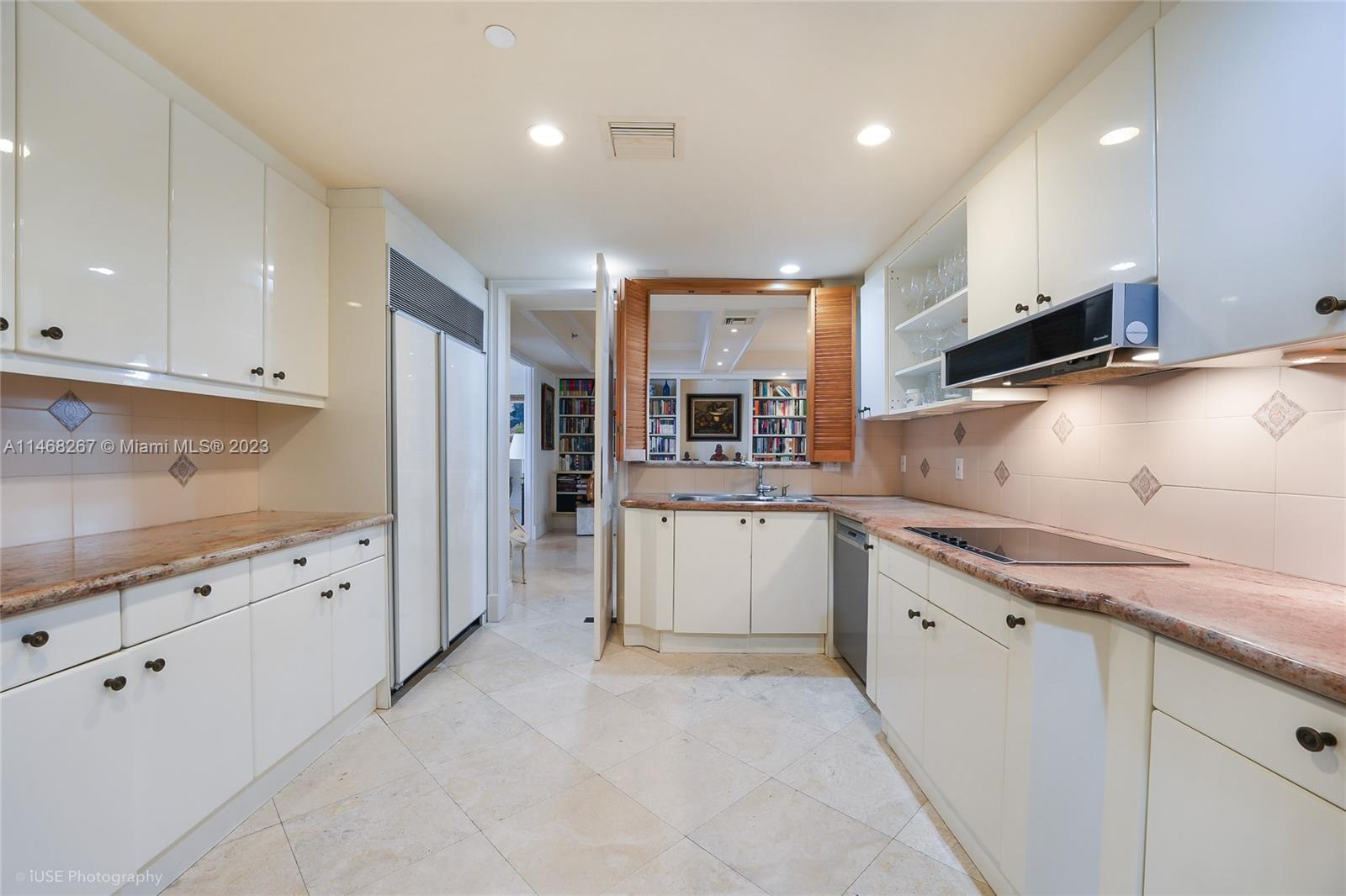 BAYVIEW AT FISHER ISL CON - Residential