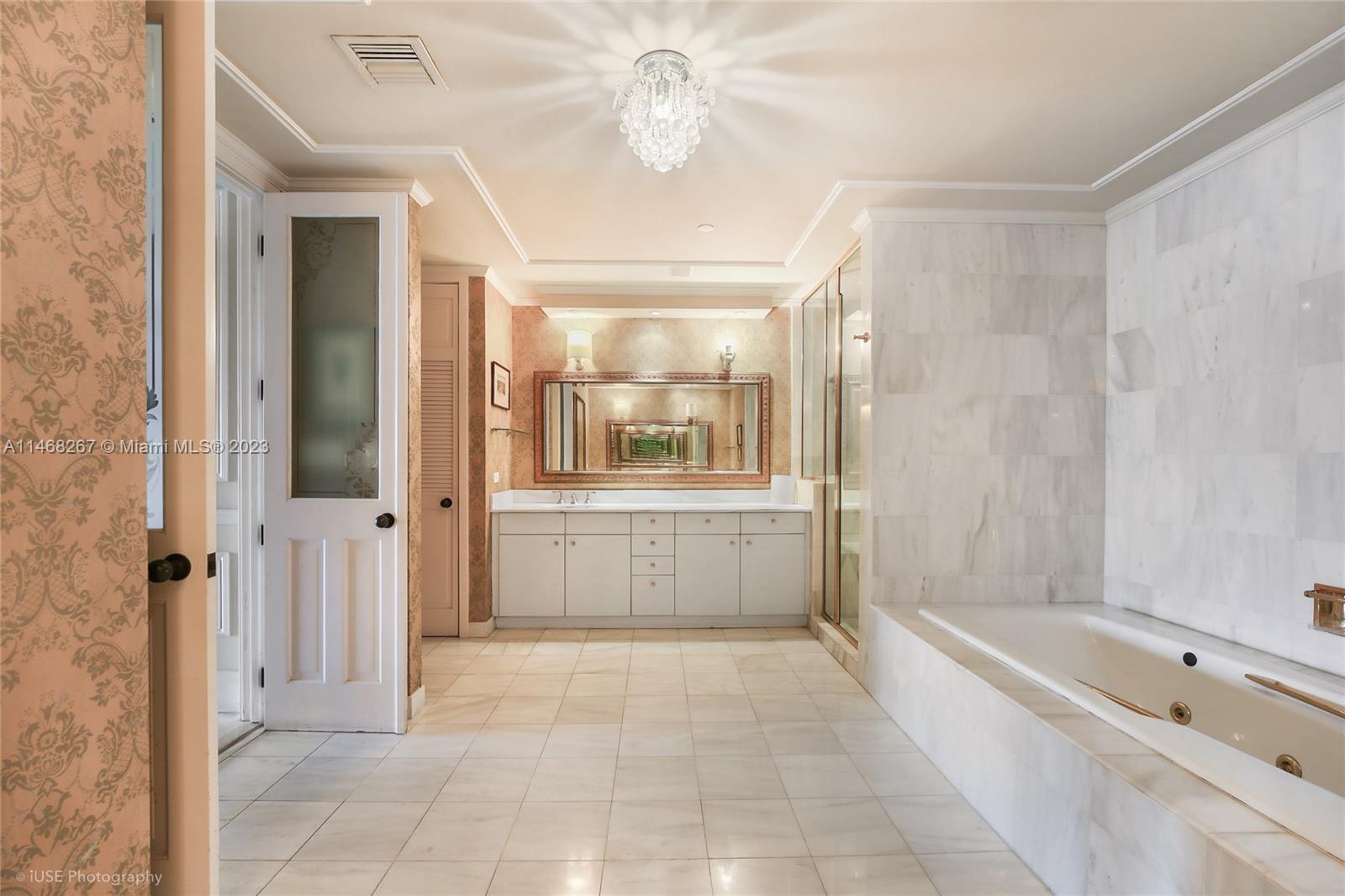 BAYVIEW AT FISHER ISL CON - Residential