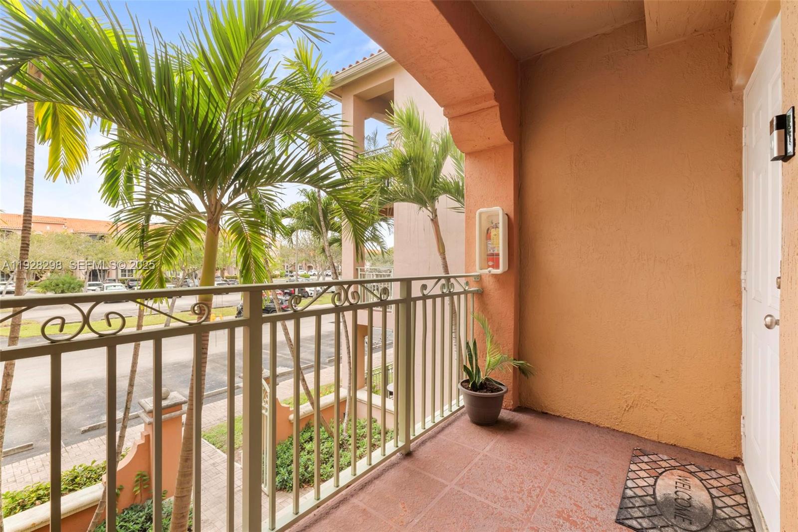 THE COURTS AT DORAL ISLES - Residential