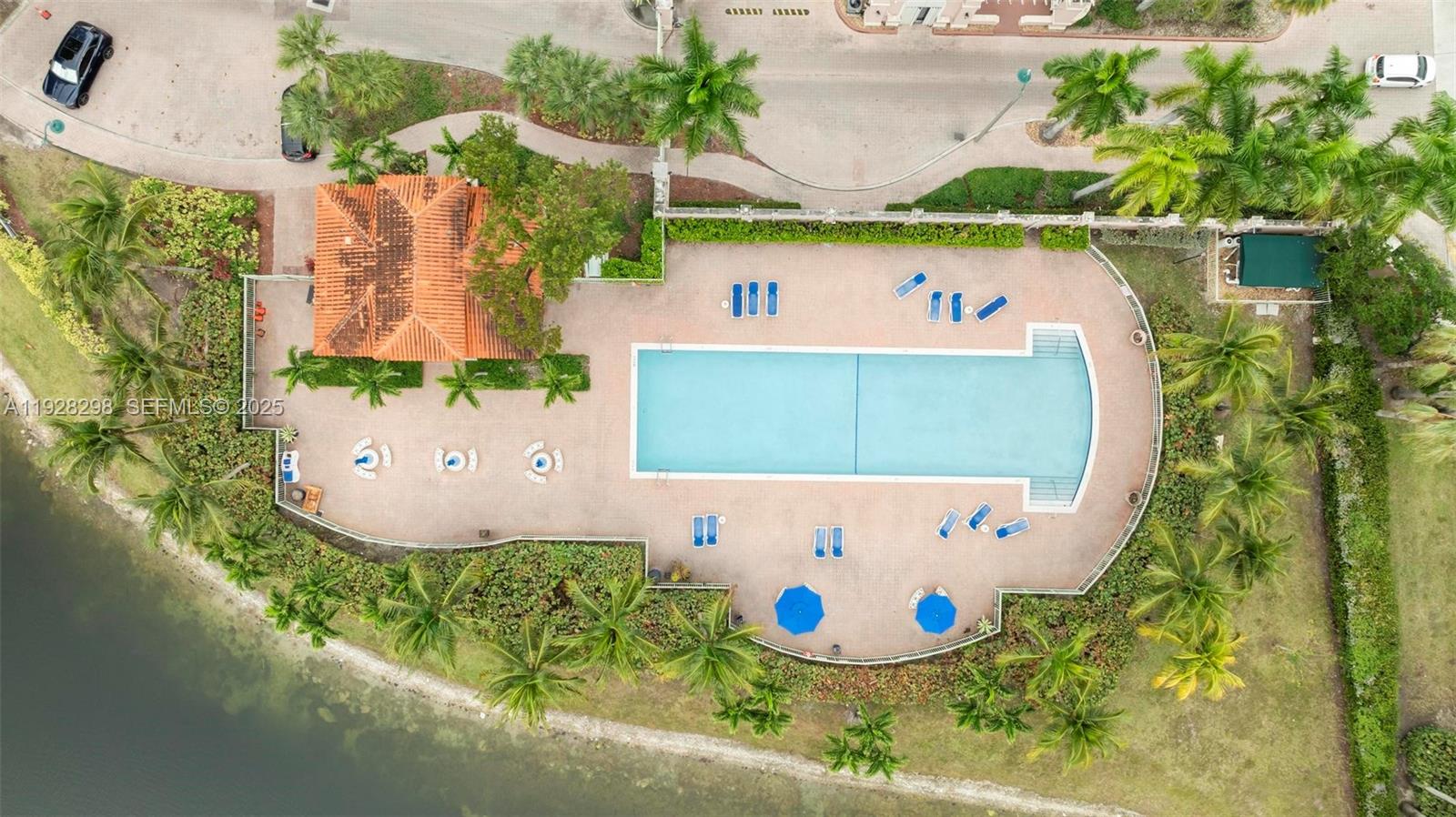 THE COURTS AT DORAL ISLES - Residential