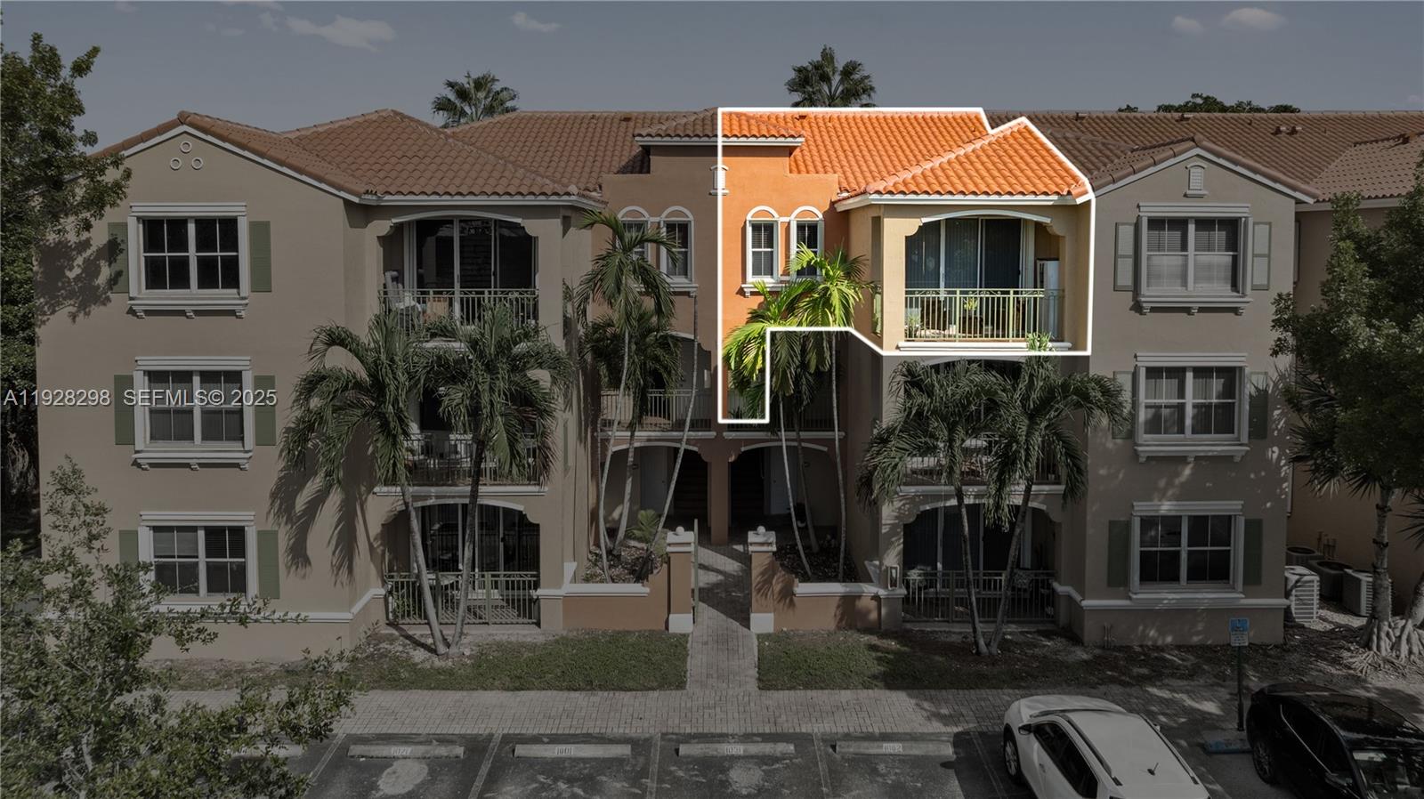 THE COURTS AT DORAL ISLES - Residential