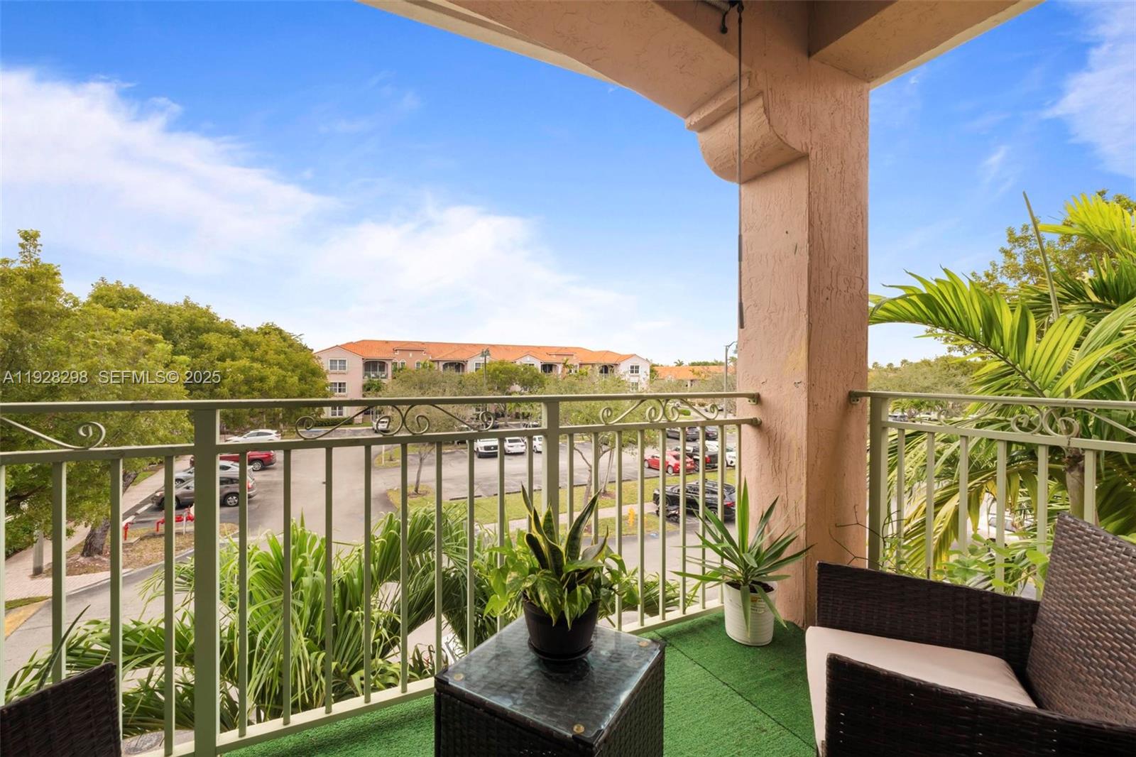 THE COURTS AT DORAL ISLES - Residential