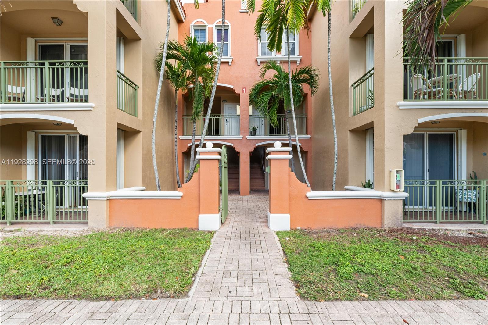 THE COURTS AT DORAL ISLES - Residential