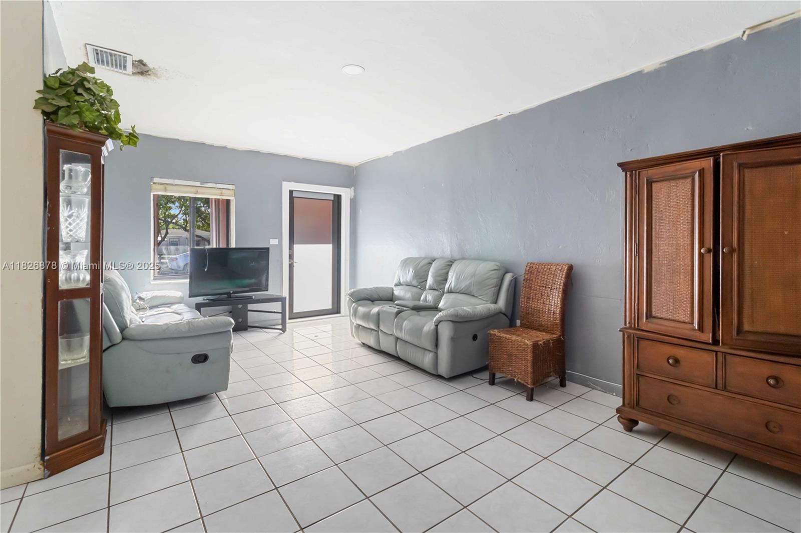 14321 Polk St