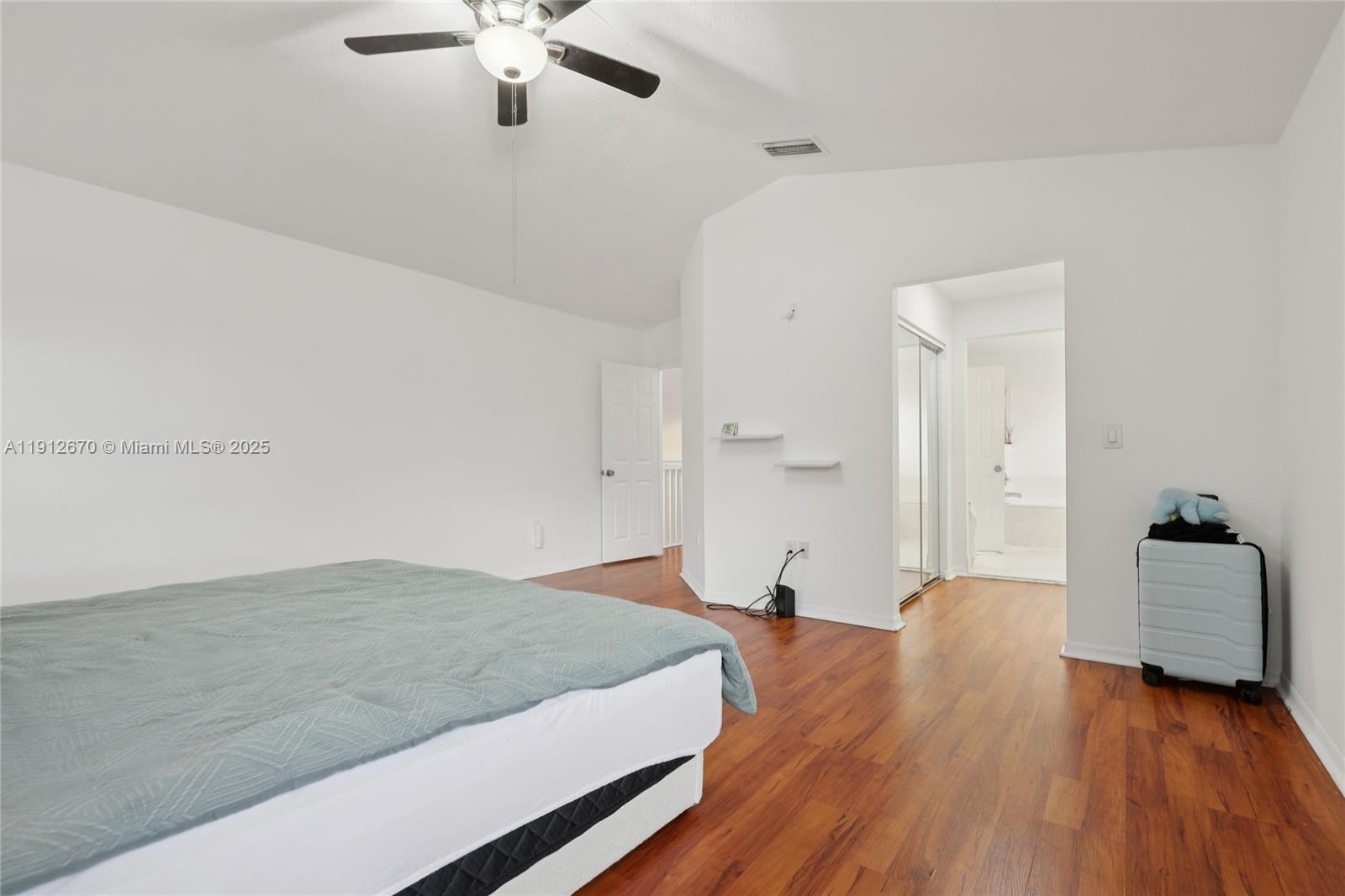 OAK CREEK - Residential