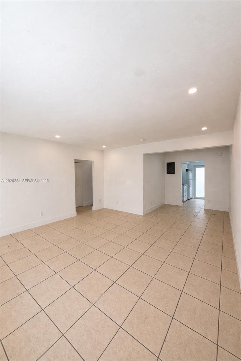 935 Bay Dr 9