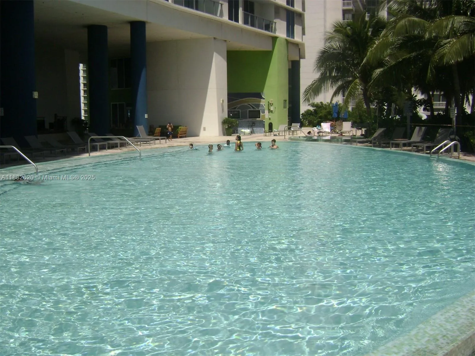 Miami, Florida 33130, United States, 2 Bedrooms Bedrooms, ,3 BathroomsBathrooms,Residential,Active,215180