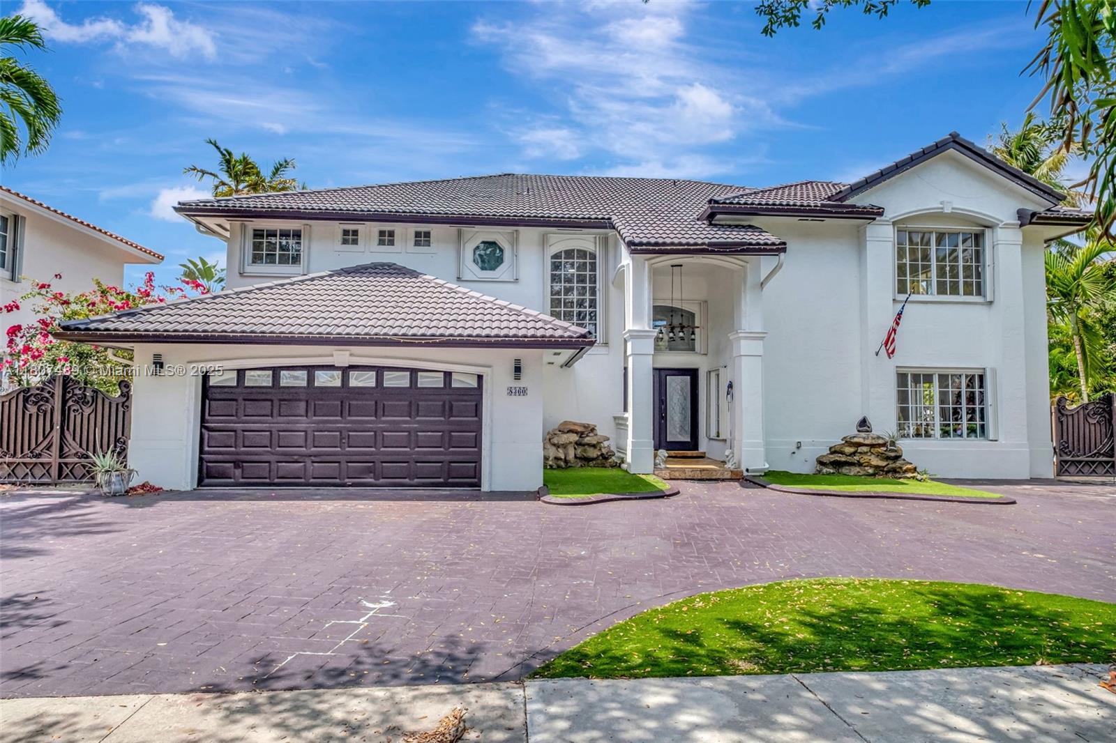 8360 Nw 159th Ter, Miami Lakes, Miami-Dade County, Florida - 6 Bedrooms  
5 Bathrooms - 