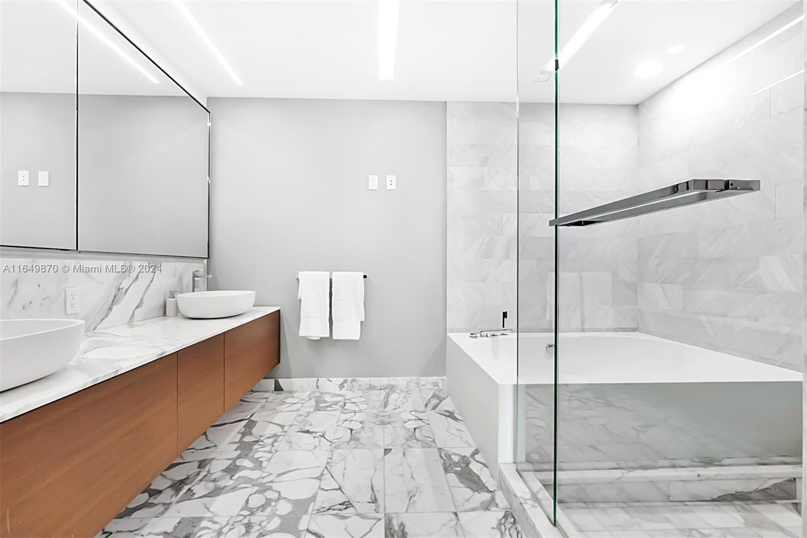 OCEANA BAL HARBOUR CONDO - Residential