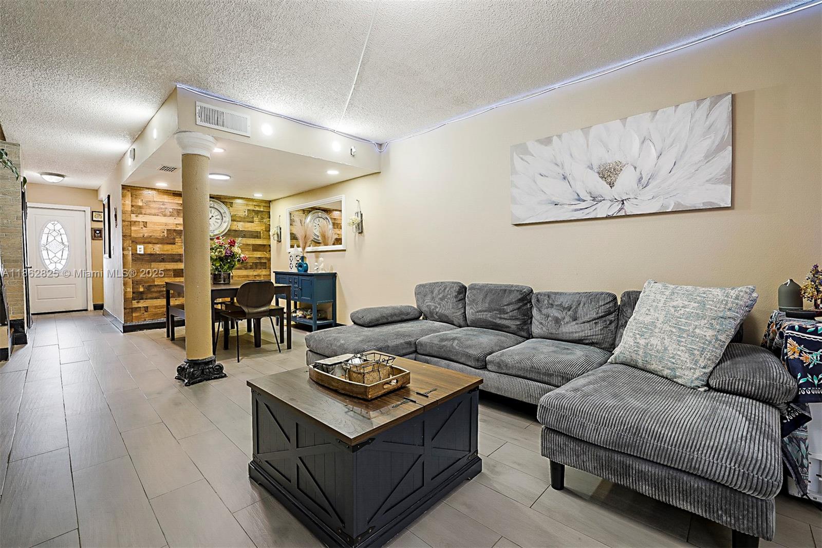 1705 W 57th St 506
