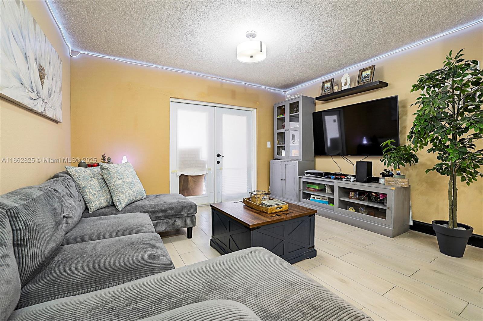 1705 W 57th St 506