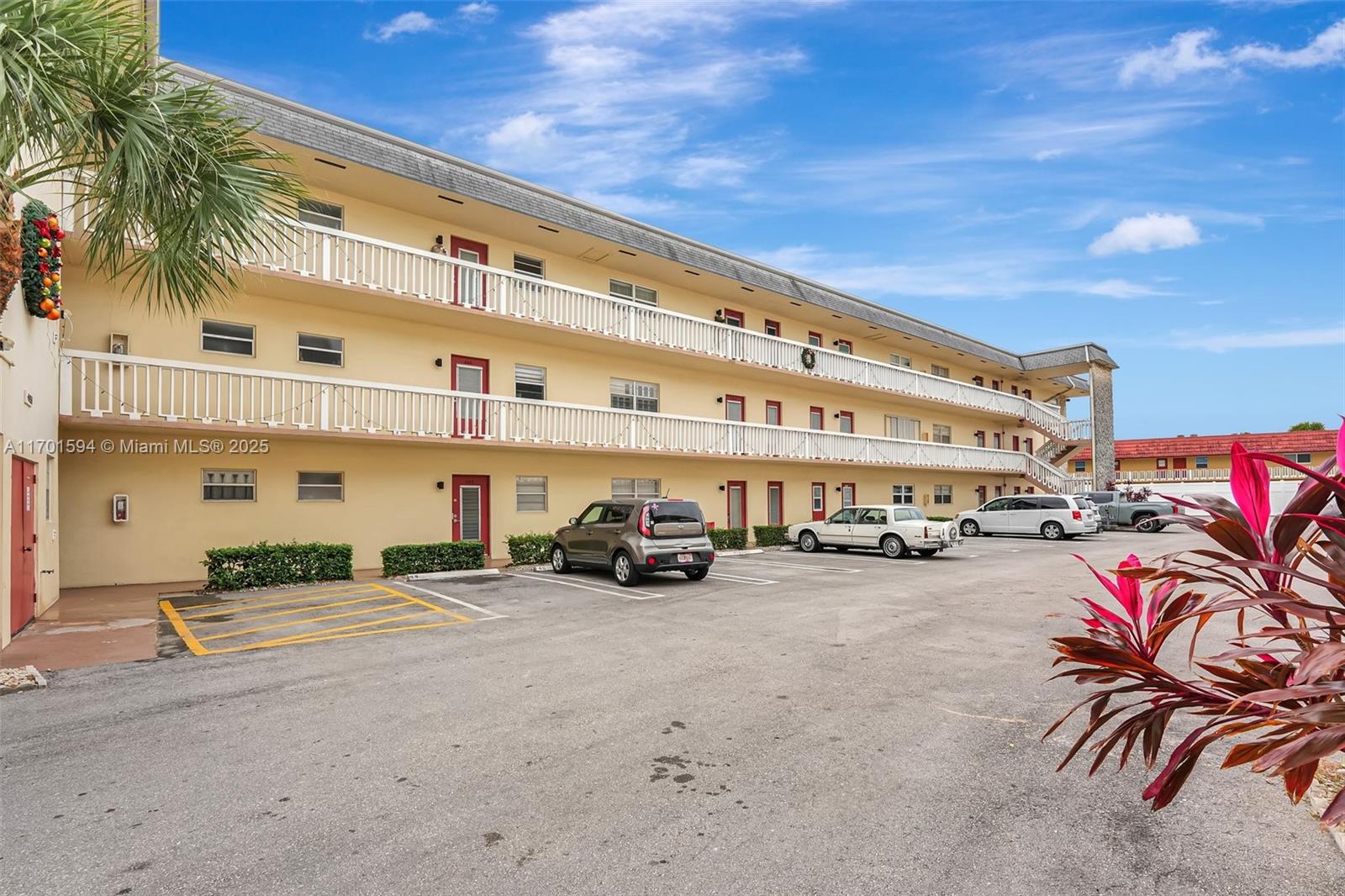 KENWOOD HALL CONDO - Residential