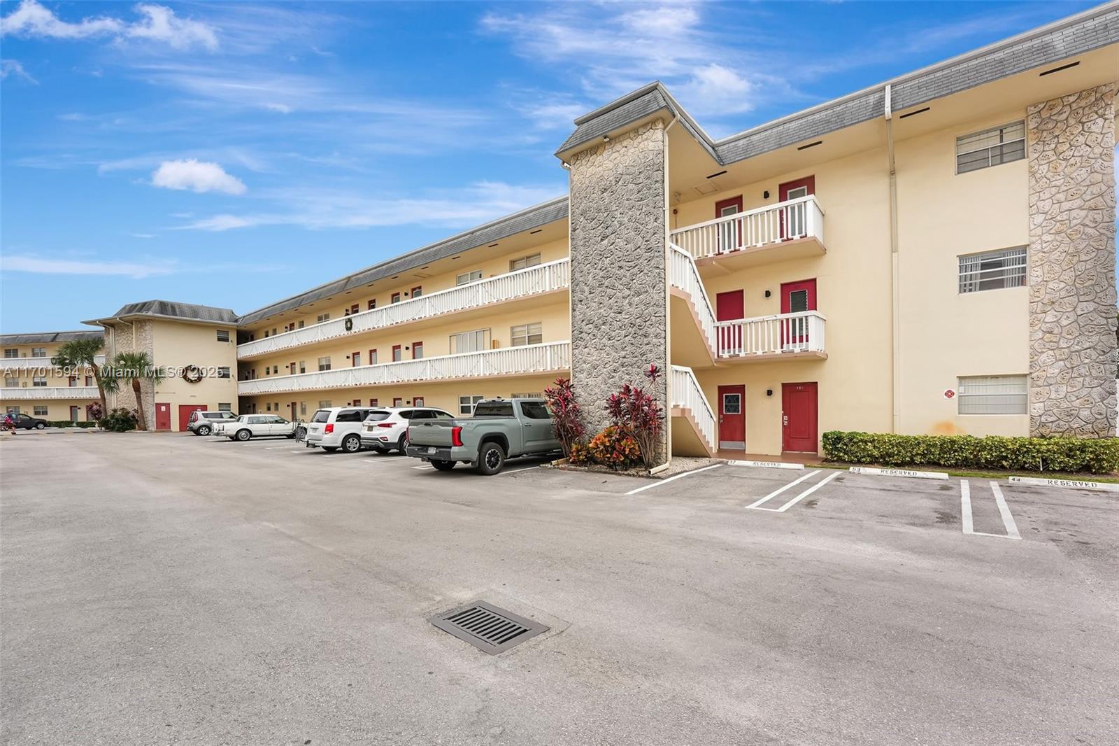 KENWOOD HALL CONDO - Residential