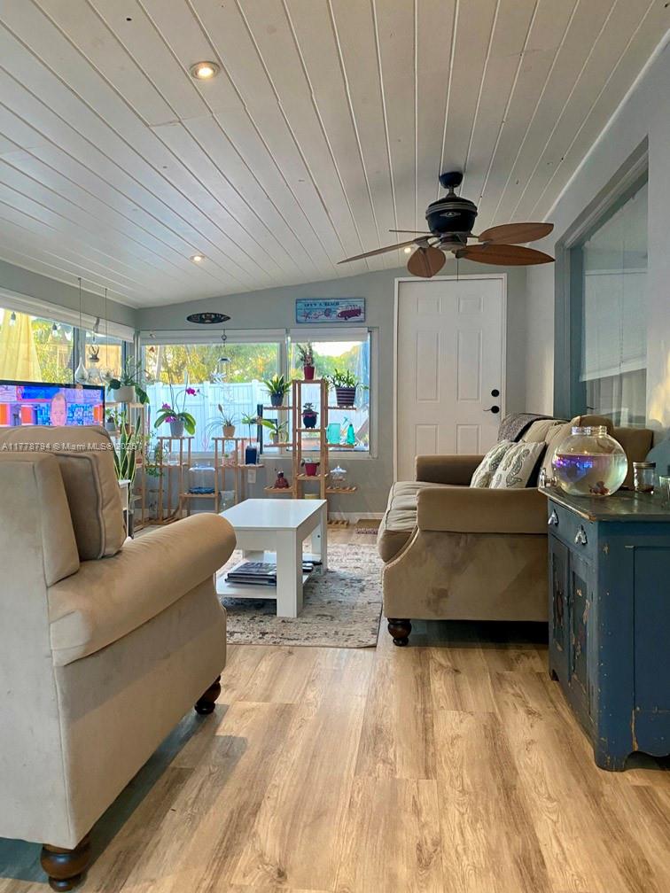 LYONS PARK FIRST ADD - Residential Lease