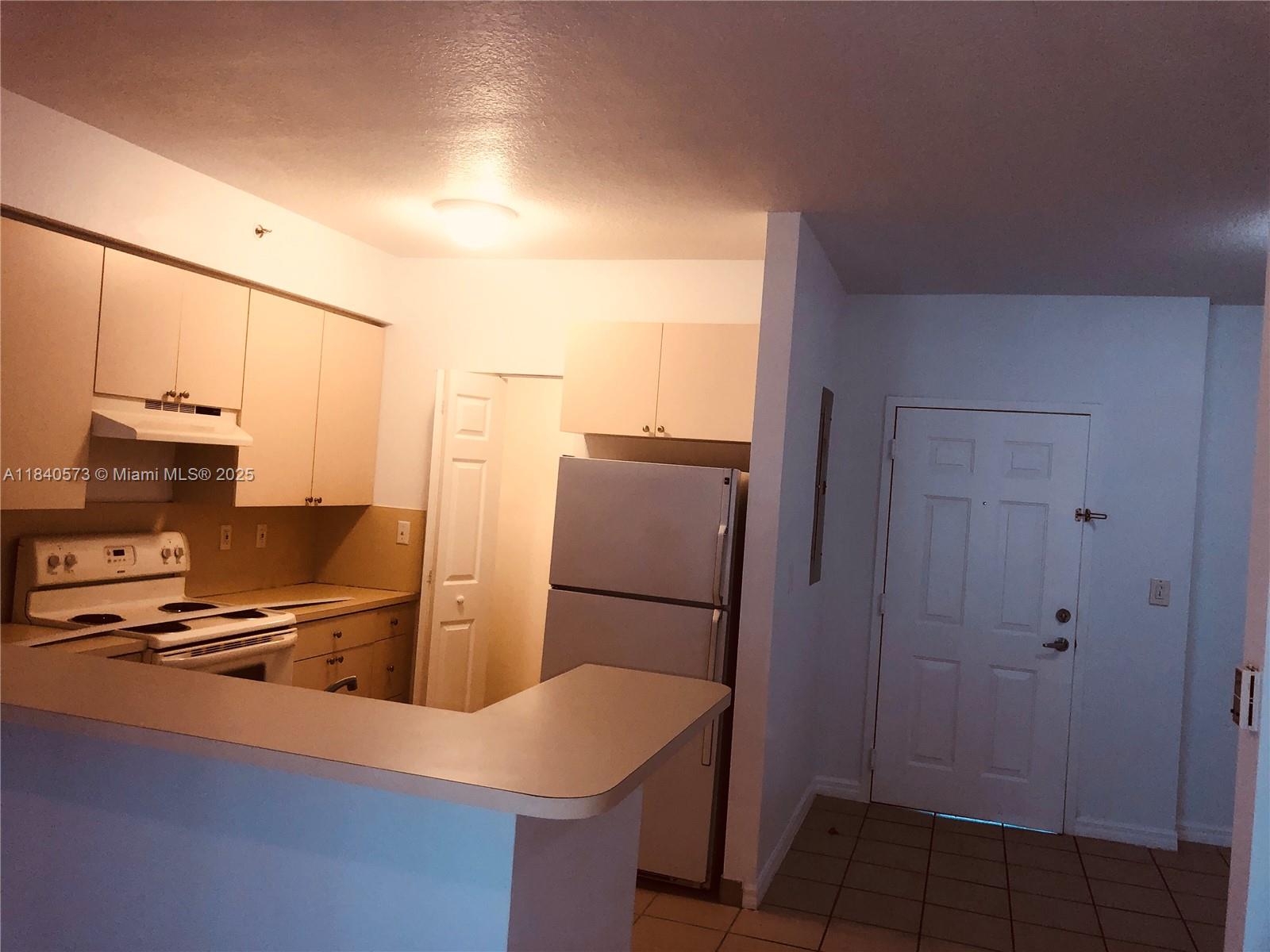 Spacious condo unit with open kitchen, balcony and washer/dryer. Beautifull lay out gives you privacy