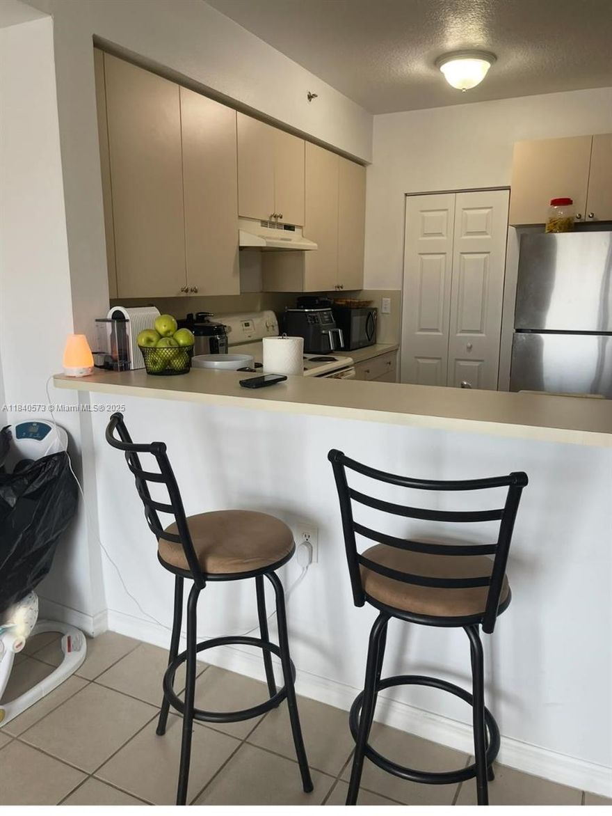 Spacious condo unit with open kitchen, balcony and washer/dryer. Beautifull lay out gives you privacy