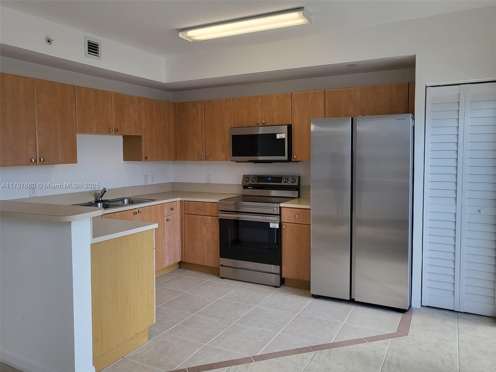 119 Sw 6th Ave 701, Miami, Broward County, Florida - 2 Bedrooms  
2 Bathrooms - 