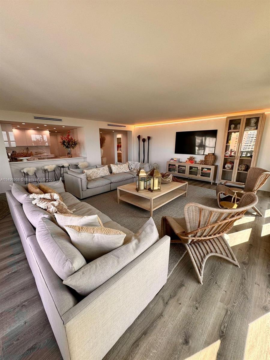 TOWERS OF KEY BISCAYNE CO - Residential Lease