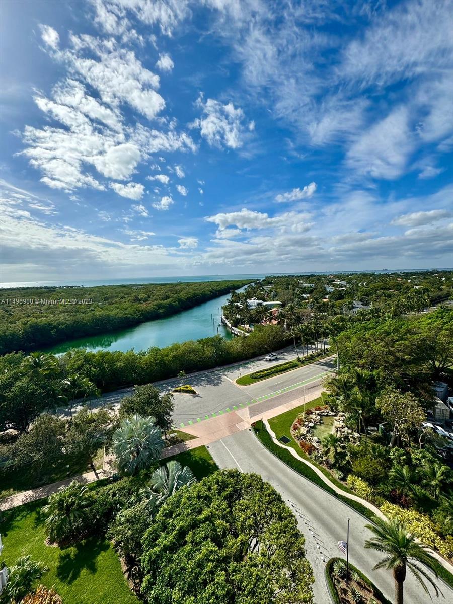 TOWERS OF KEY BISCAYNE CO - Residential Lease