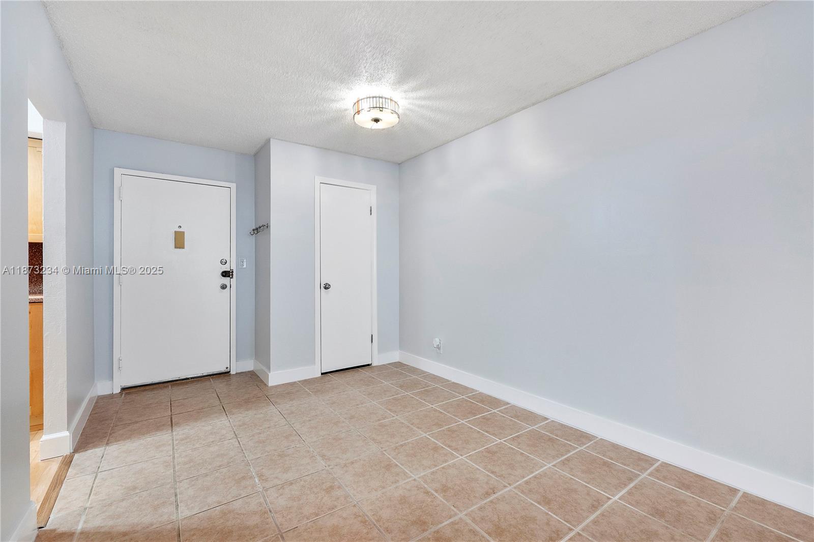 Come see this freshly painted, updated 1st-floor 1/1 with newer kitchen appliances, new water heater, and ample storage. Enjoy pool, gym, car wash, and storage locker. Bright and inviting with newer laundry on the same floor. Prime location—walk to Publix, Starbucks, restaurants, and minutes to Plantation Walk, shopping, and major highways. A smart value with lifestyle and convenience built in.