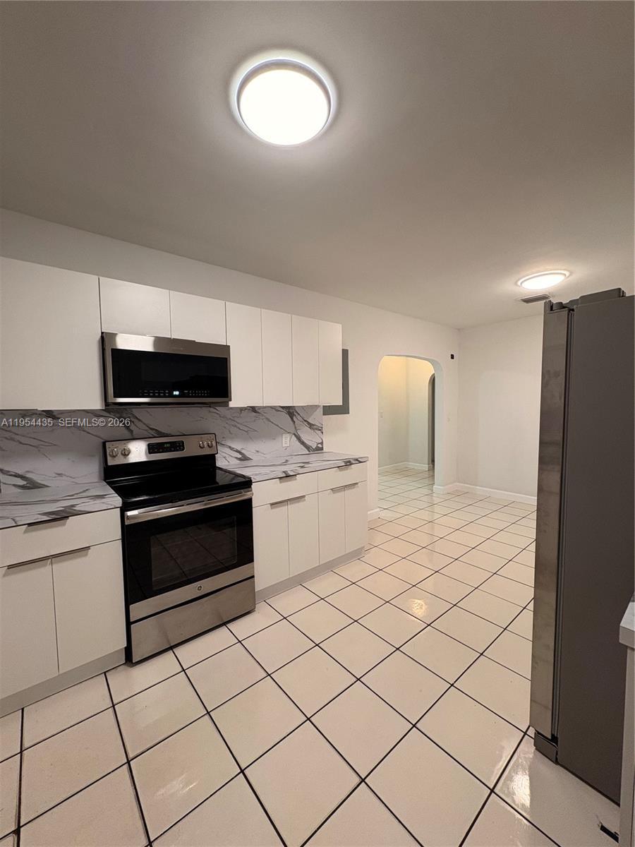 MEADOW LAWN - Residential Lease