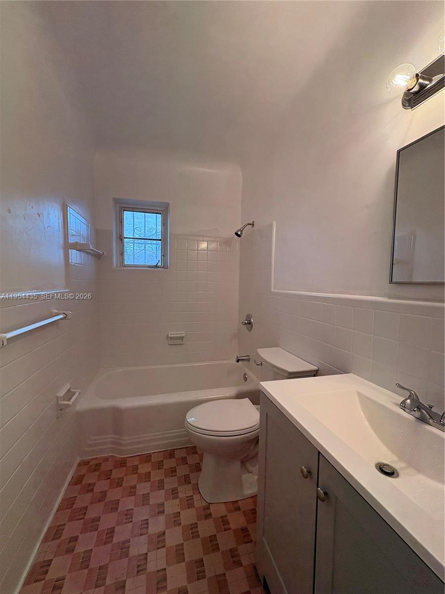 MEADOW LAWN - Residential Lease