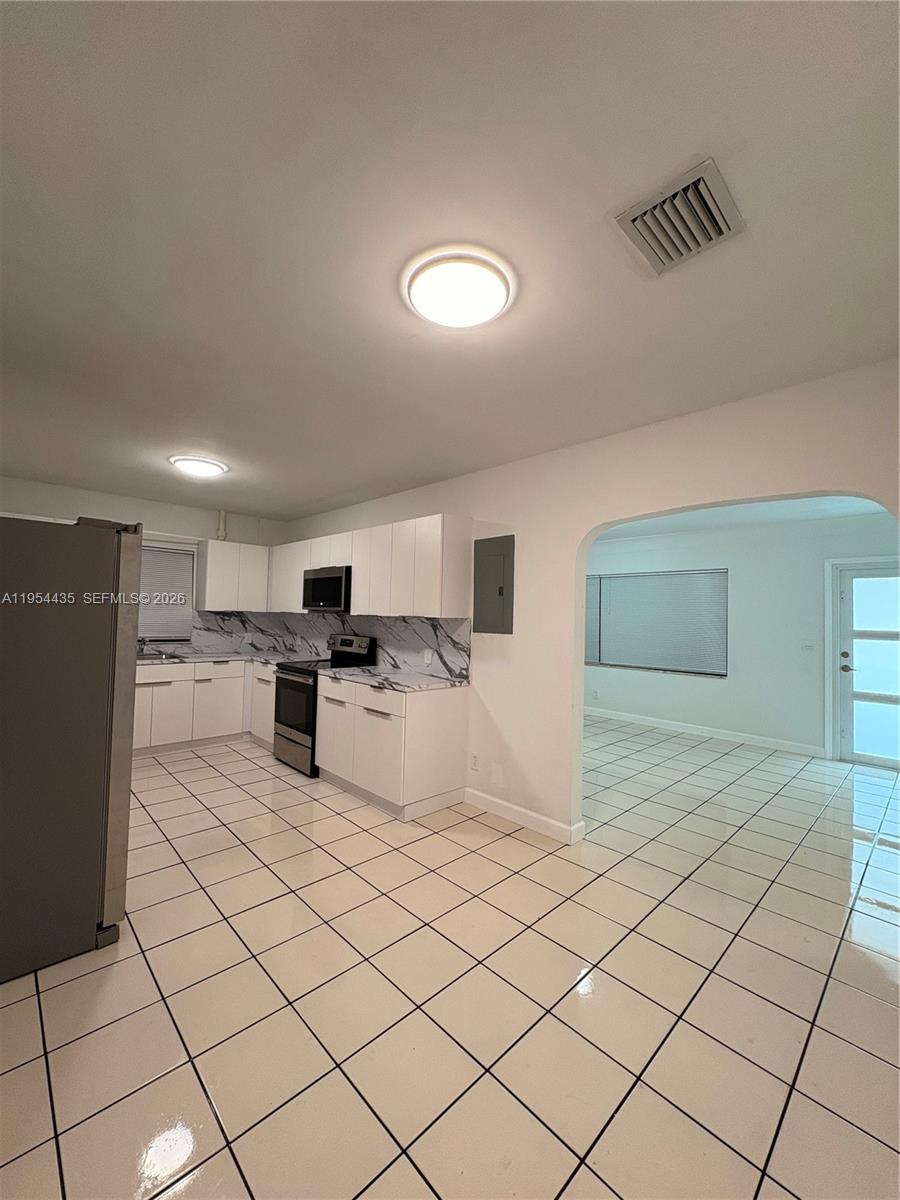 MEADOW LAWN - Residential Lease