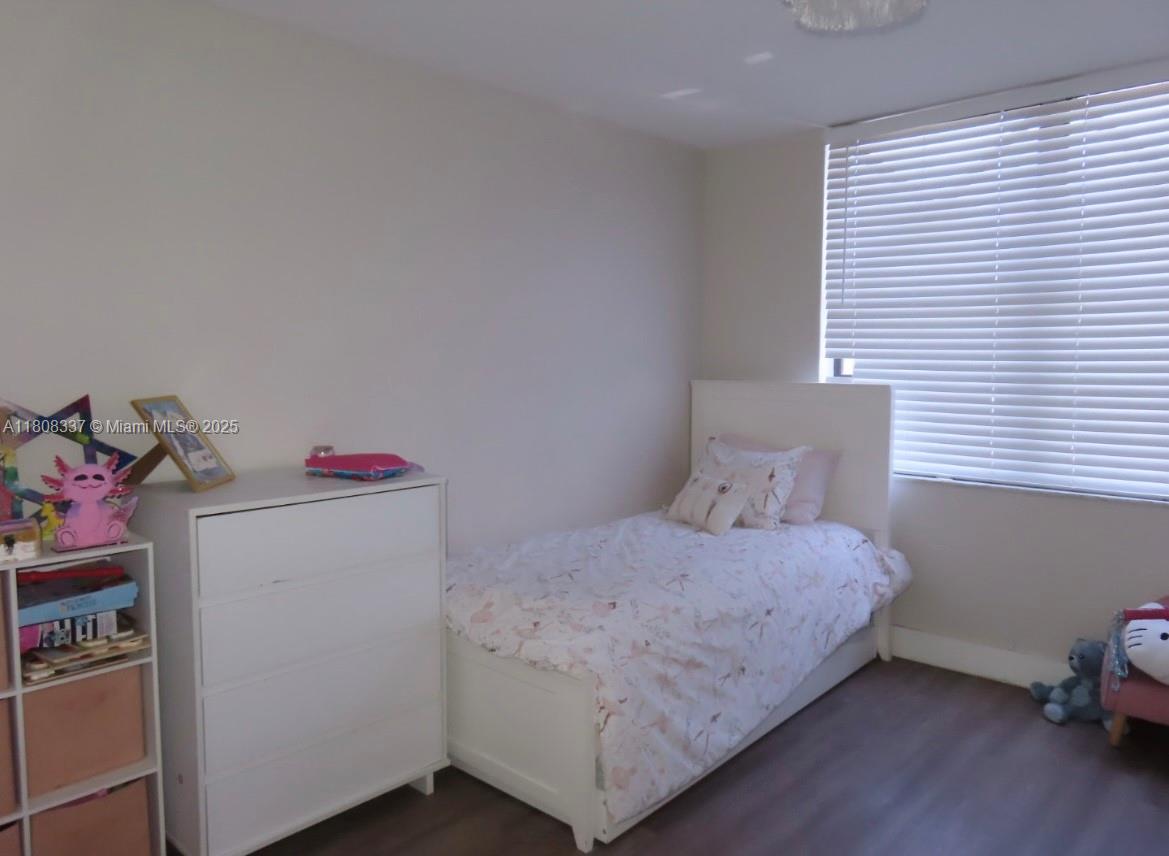EMERALD HILLS C C APTS CO - Residential