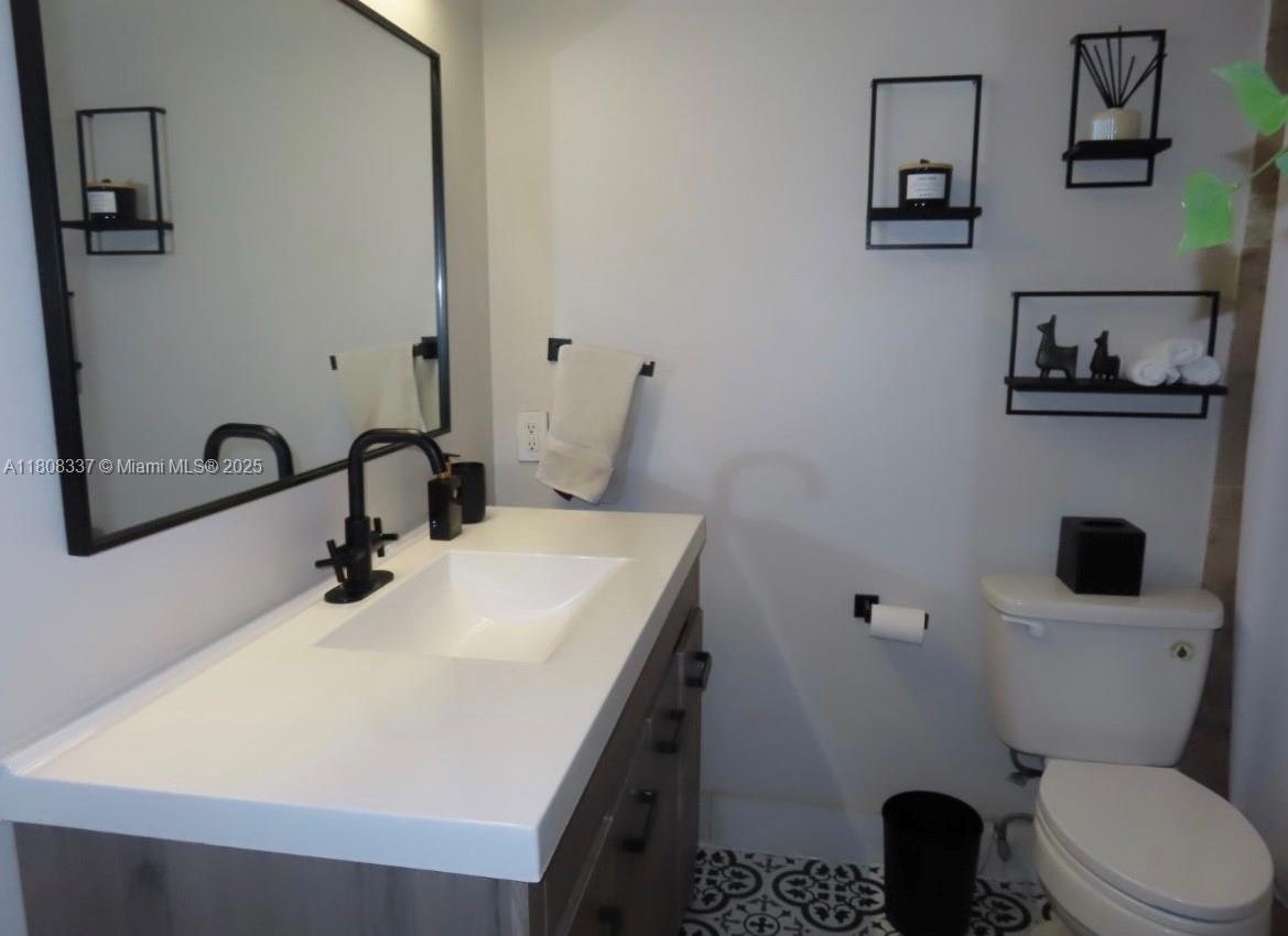 EMERALD HILLS C C APTS CO - Residential