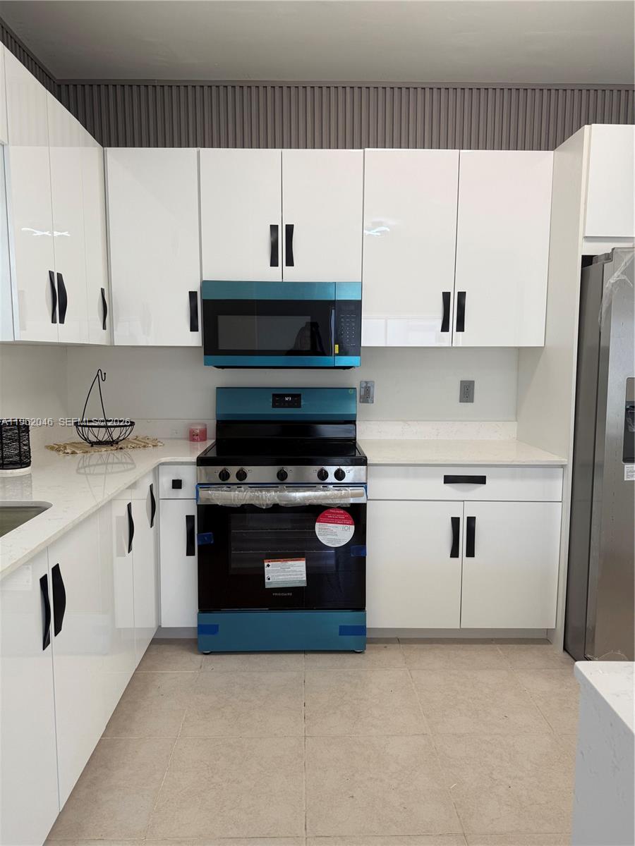 WESTWIND LAKES GARDEN HOM - Residential