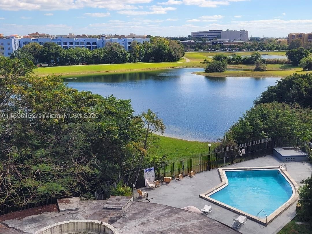 9682 Fontainebleau Blvd 401, Miami FL 33172