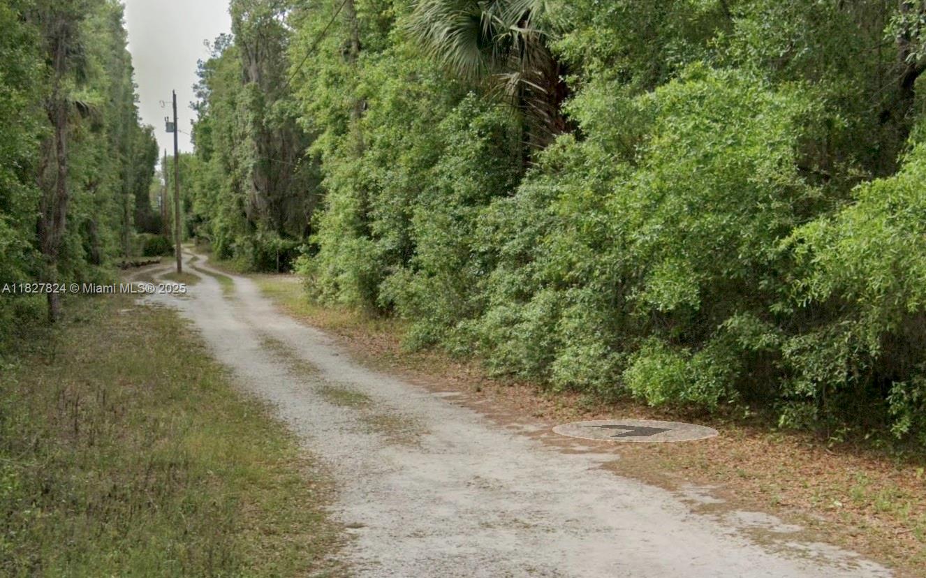 R4 Residential Mixed Use 0.2296 acres lot for sale in Fort McCoy, Marion County, Florida.
This community is located North of E Hwy 316, West of Hog Valley Road, East from NE Hwy 315 and south from Dorr Road. It is very close to Gainesville, Ocala, Interlachen, The Villages, Property Use: 00 / VACANT RESIDENTIAL Land Use: VACANT RESIDENTIAL (0001) Zoning: R4/RESIDENTIAL MIXD USE Subdivision: FORT MCCOY CAMPSITES UNIT 1 Neighborhood: MILLCREEK CAMPSITES UNIT 3 (0883) Latitude: 29.388294 Longitude: -81.928186