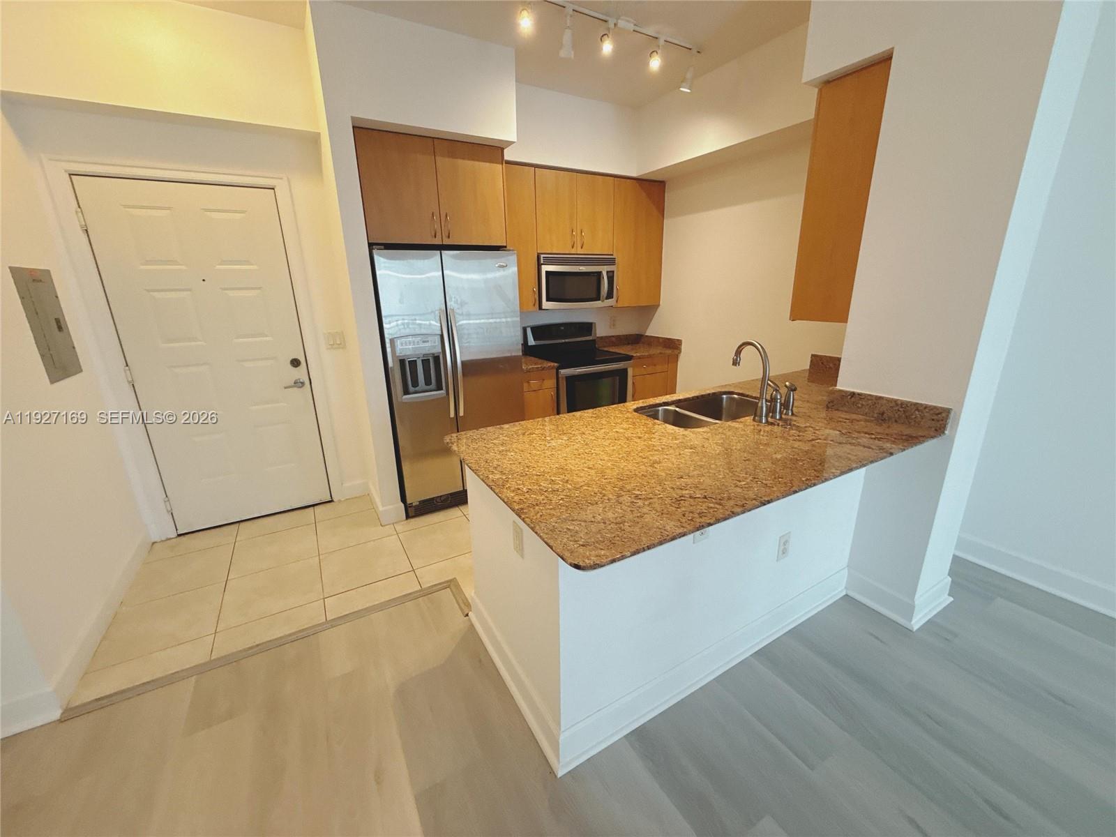 RADIUS CONDO - Residential Lease