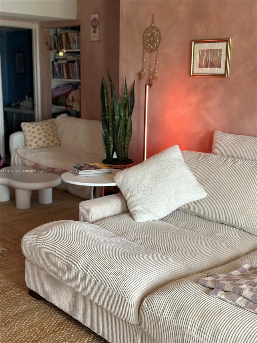 APOLLO CONDO - Residential