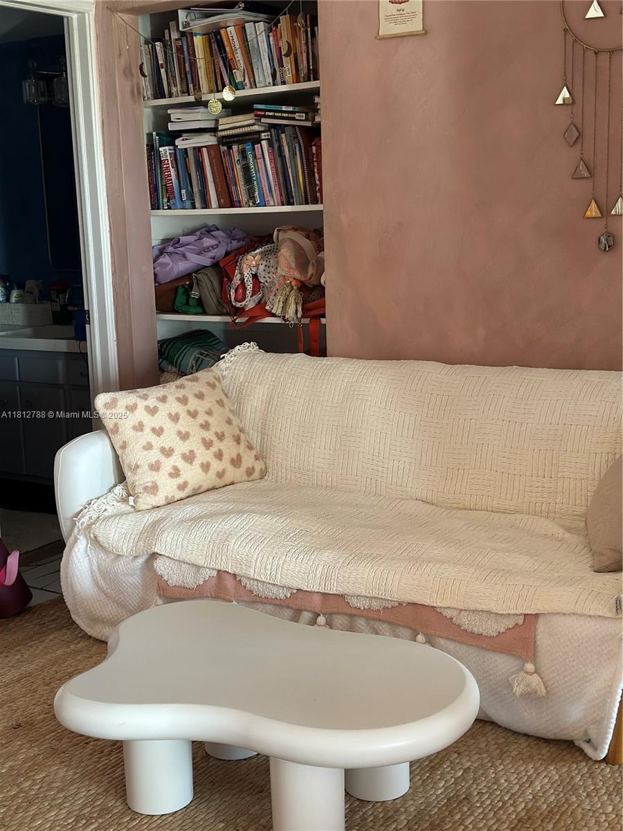 APOLLO CONDO - Residential