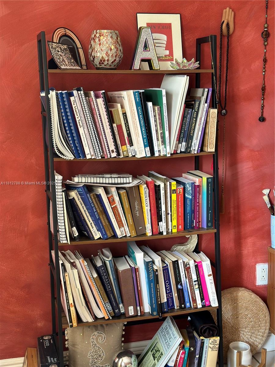 APOLLO CONDO - Residential