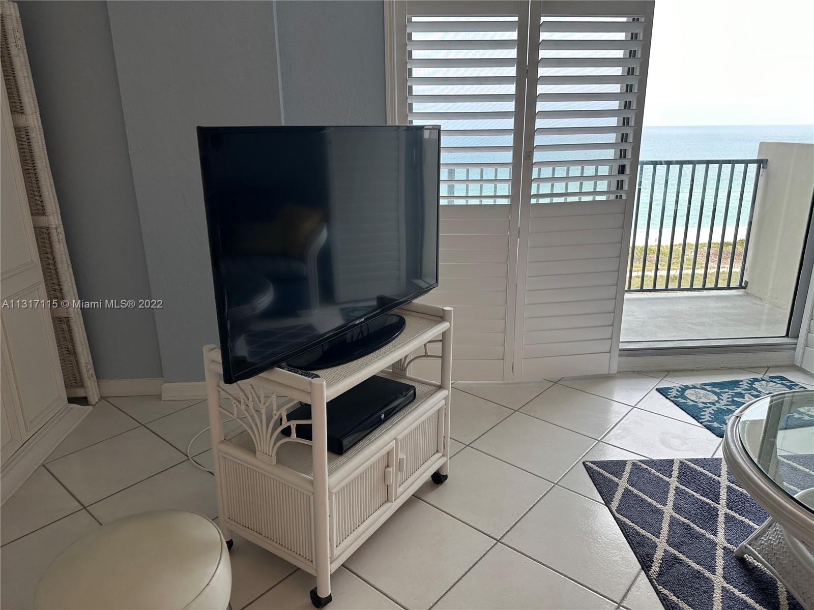 MANATEE CONDO - Residential Lease