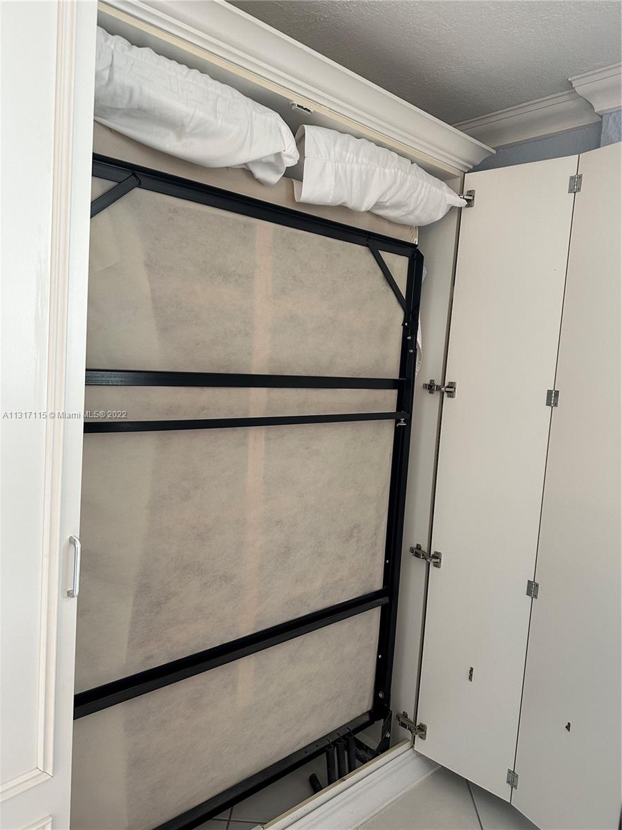 MANATEE CONDO - Residential Lease