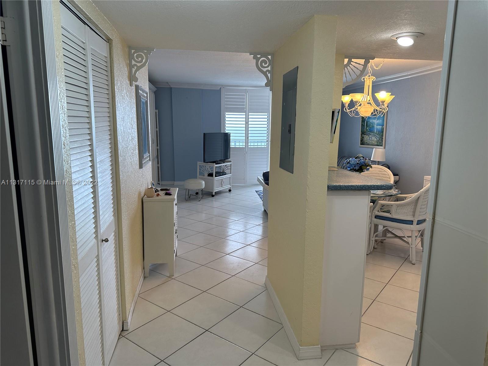 MANATEE CONDO - Residential Lease