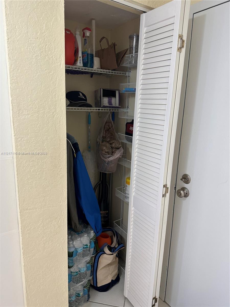 MANATEE CONDO - Residential Lease