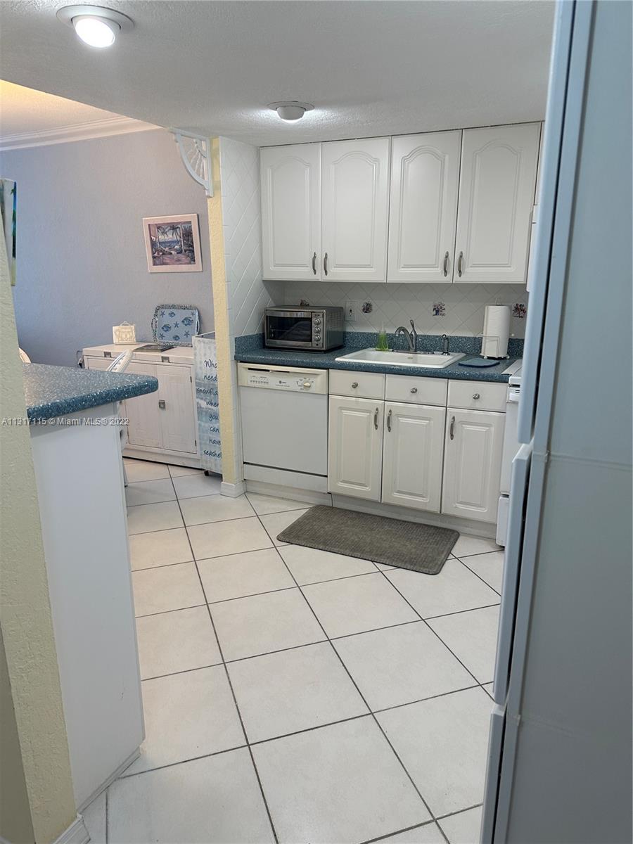 MANATEE CONDO - Residential Lease