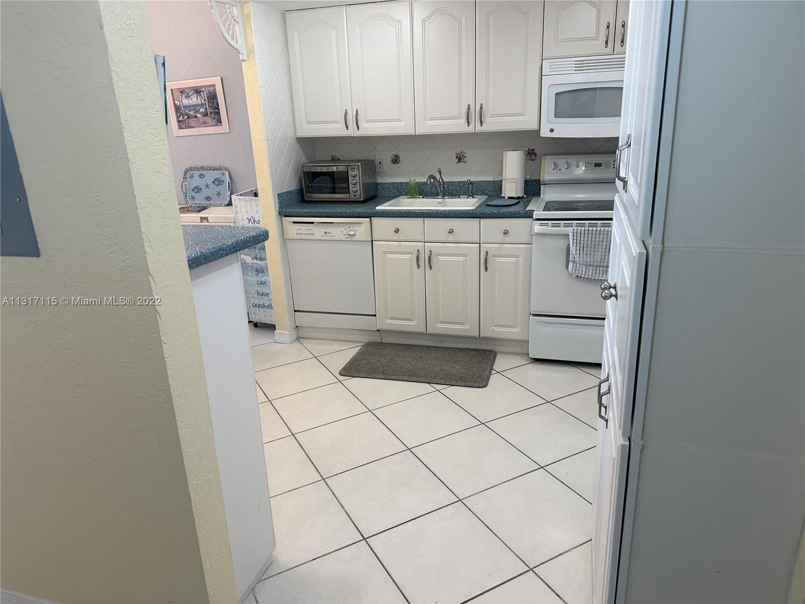 MANATEE CONDO - Residential Lease