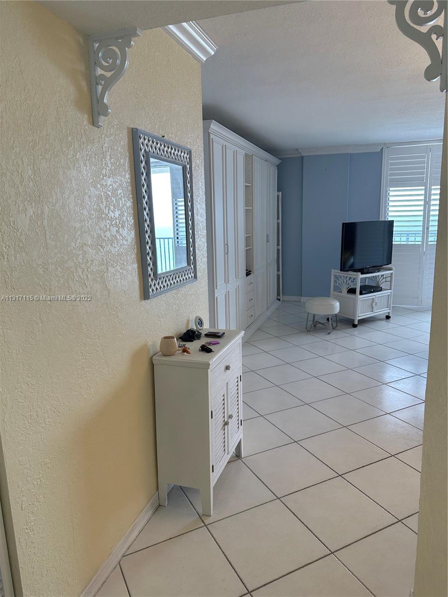 MANATEE CONDO - Residential Lease