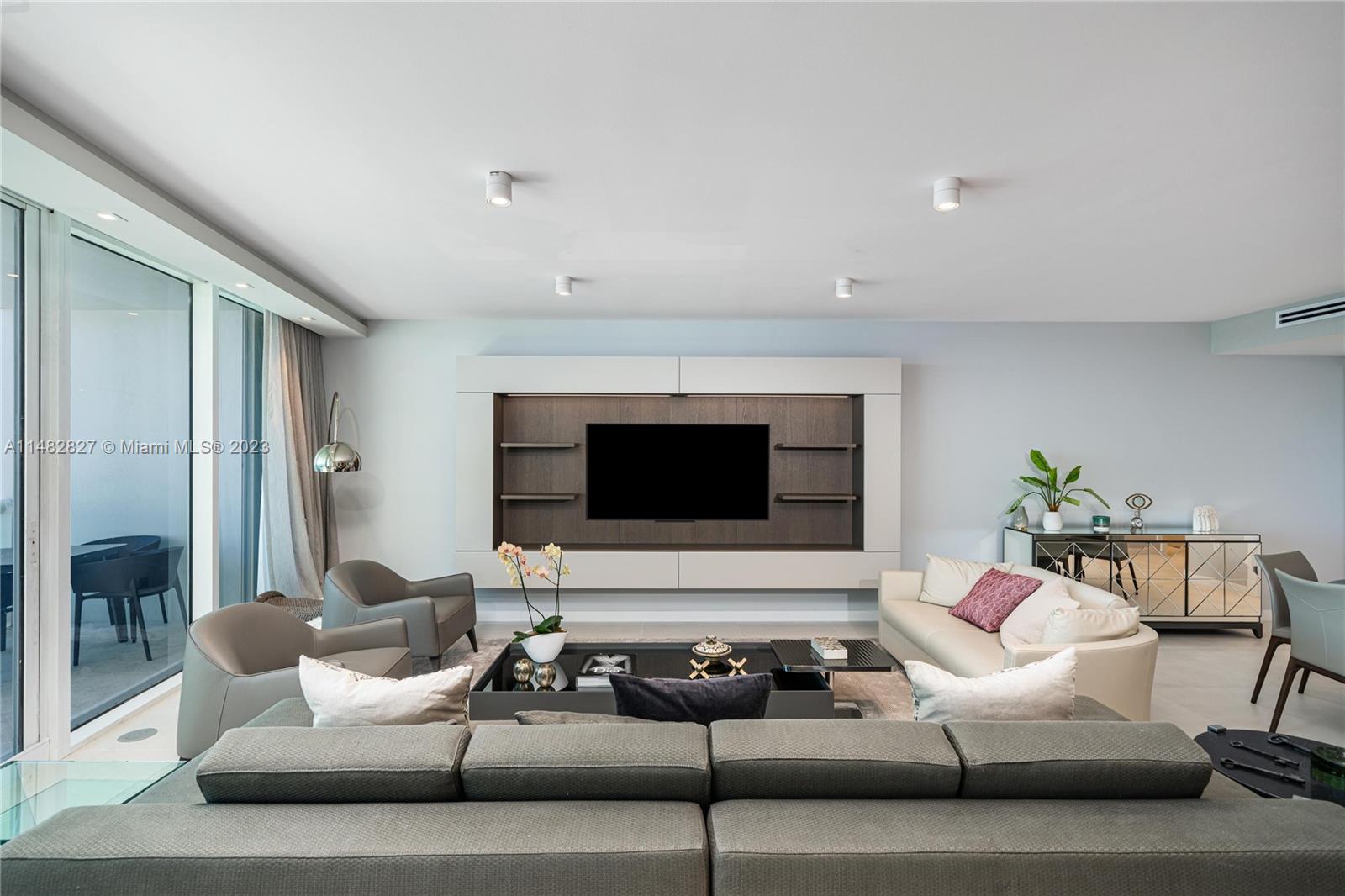 SANTA MARIA CONDO - Residential