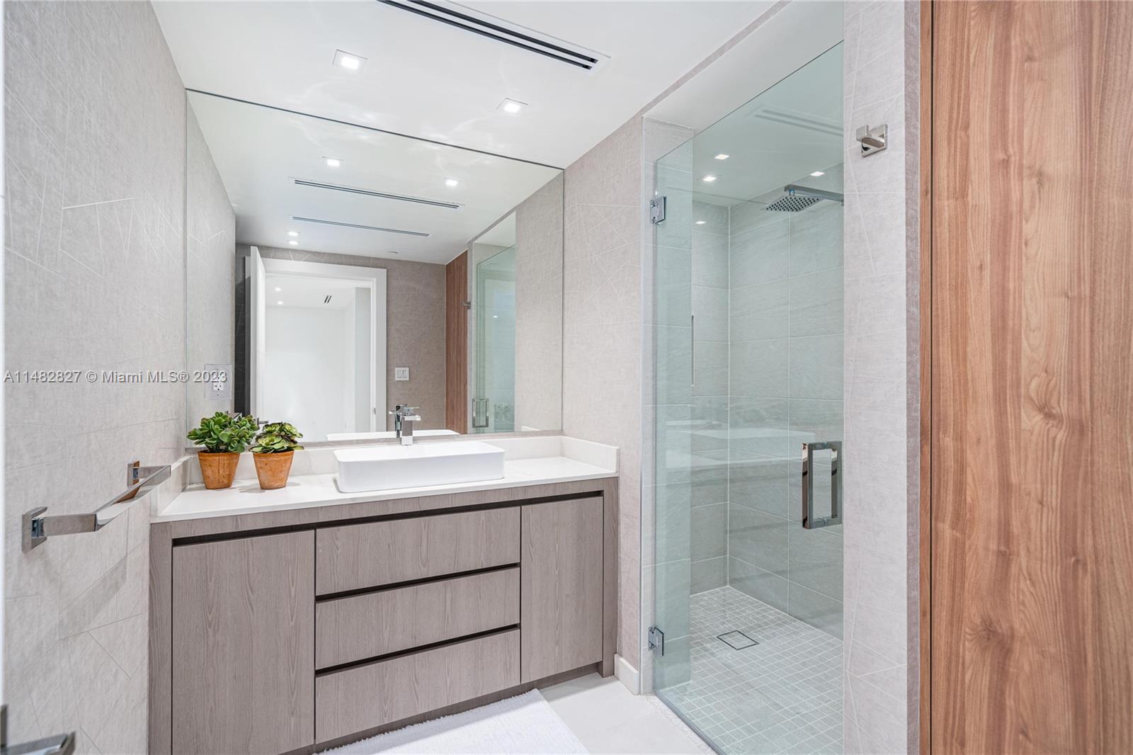 SANTA MARIA CONDO - Residential