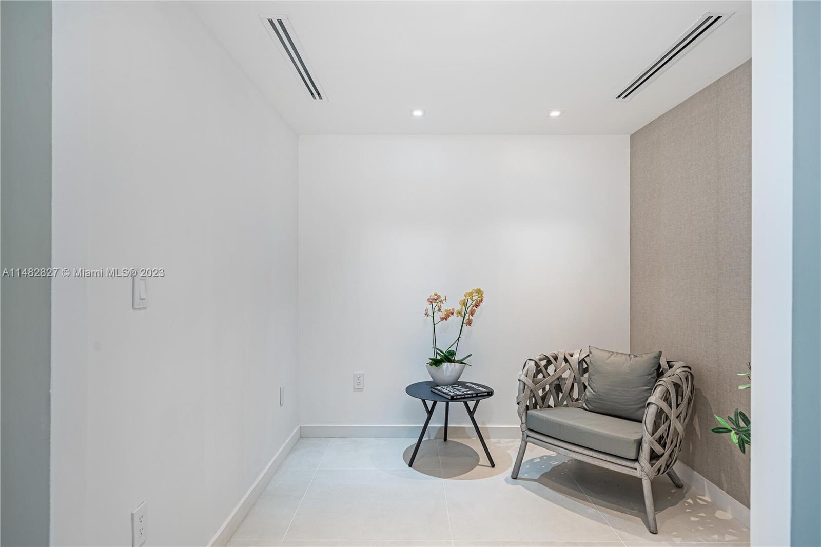 SANTA MARIA CONDO - Residential