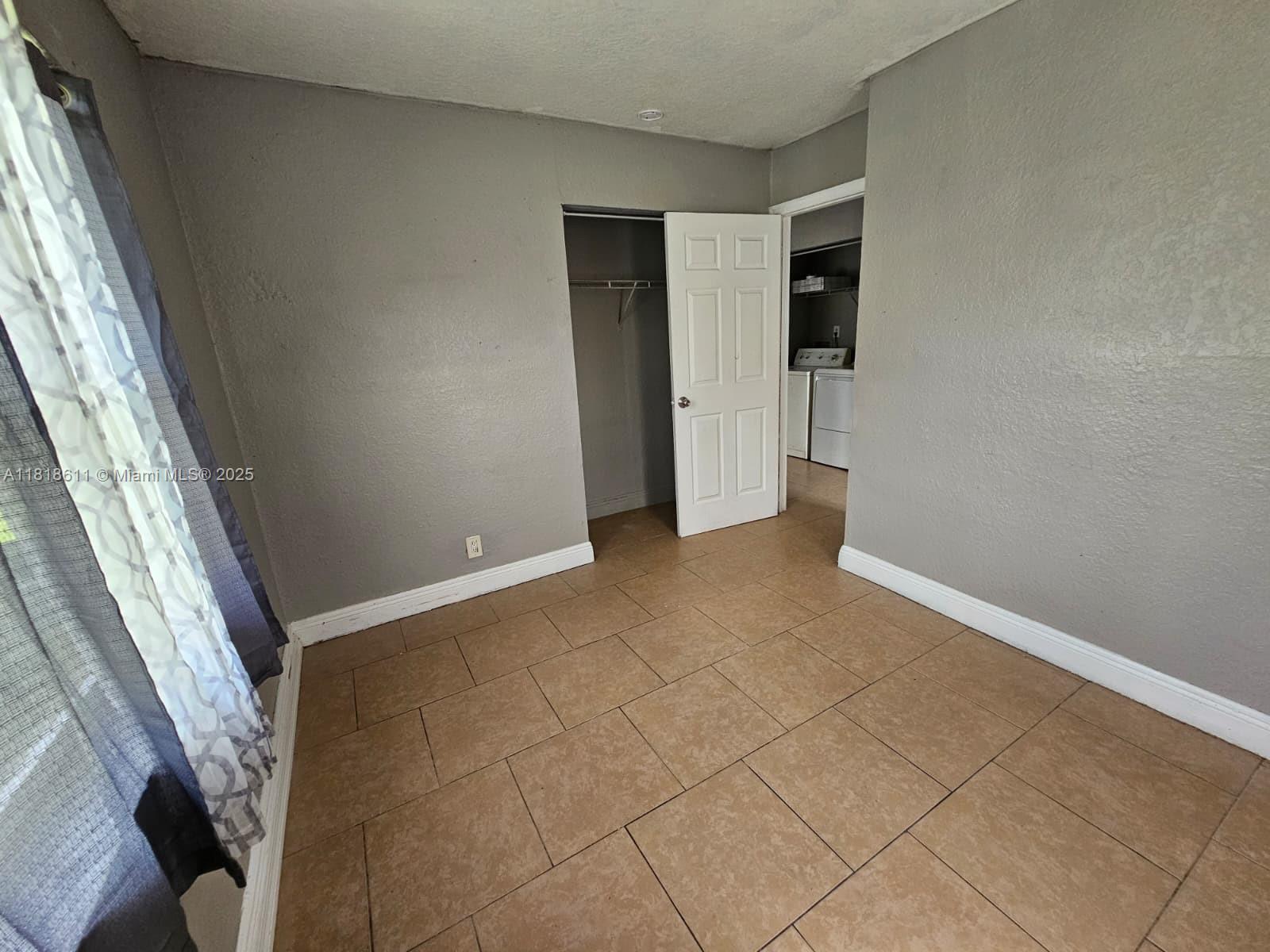 LAUDERDALE HOMESITES - Residential