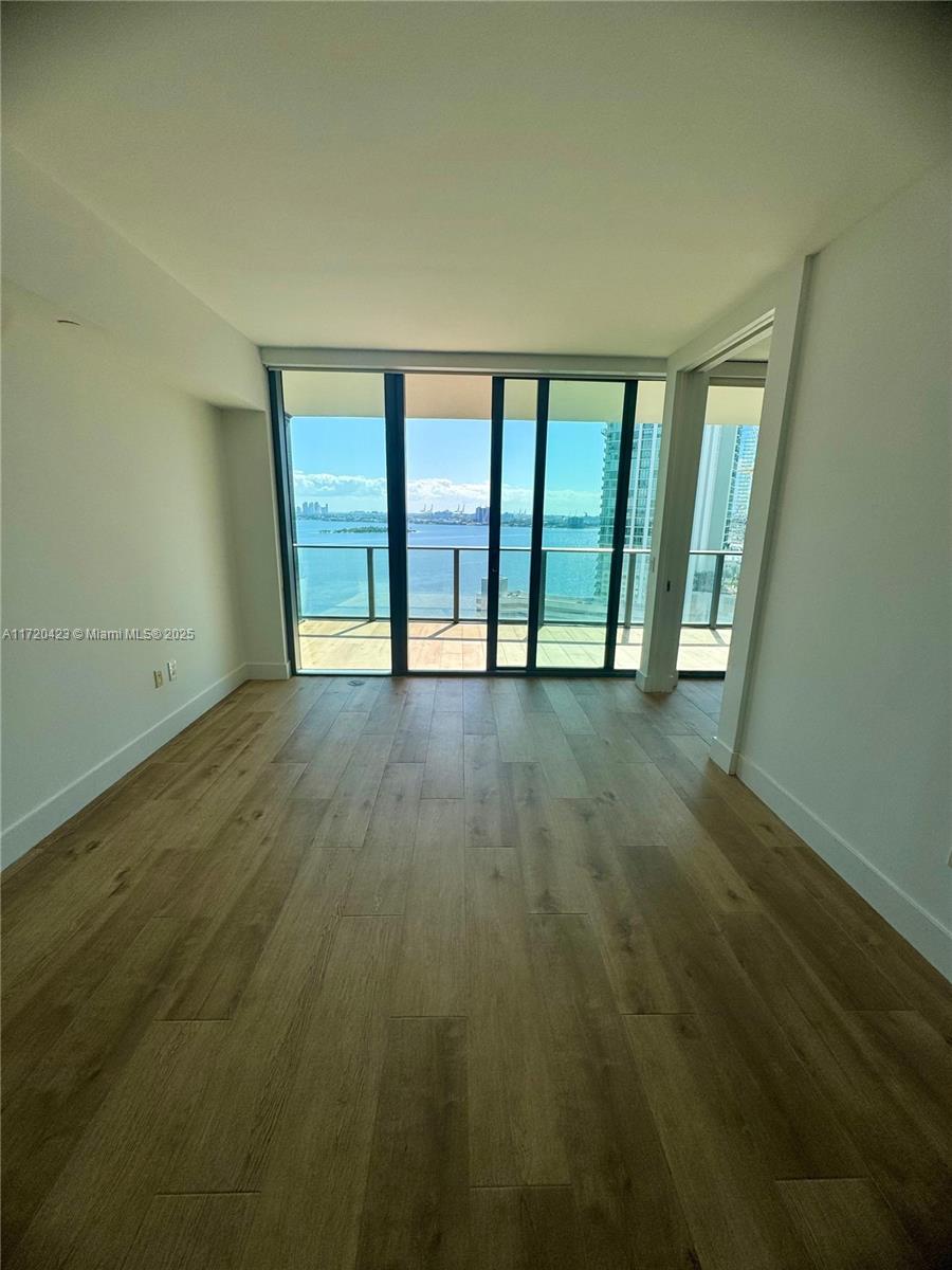 PARAISO BAY CONDO - Residential